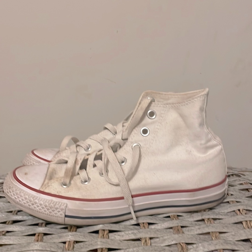 WHITE HIGHTOP ALLSTARS